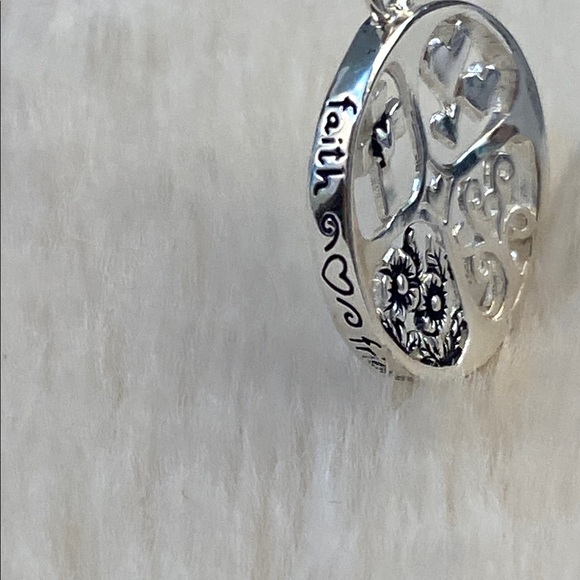 Faith Love Family Pendant - Picture 3 of 7